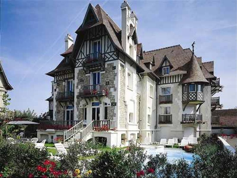 Villa Augeval Hotel De Charme & Spa Deauville Exterior photo