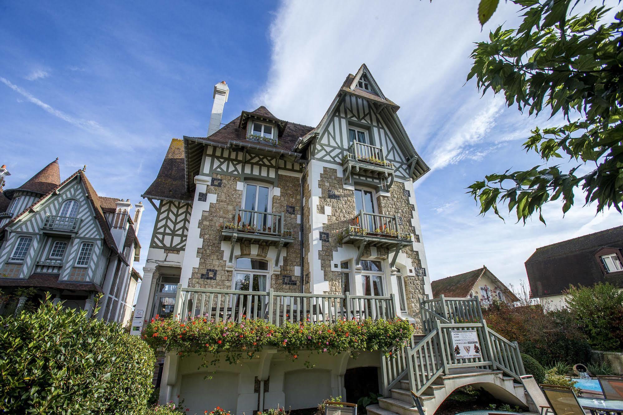 Villa Augeval Hotel De Charme & Spa Deauville Exterior photo