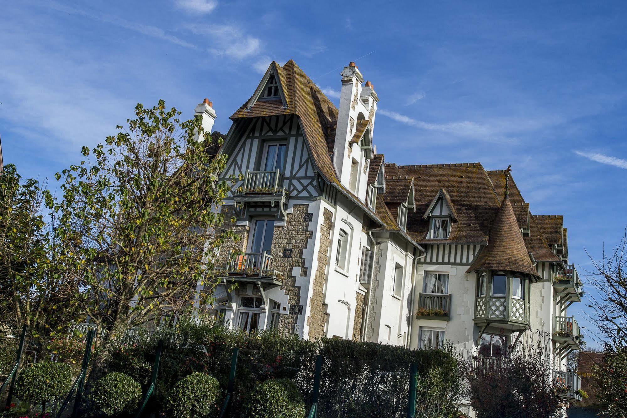 Villa Augeval Hotel De Charme & Spa Deauville Exterior photo